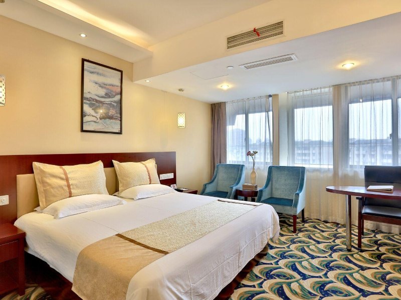 hotelPic