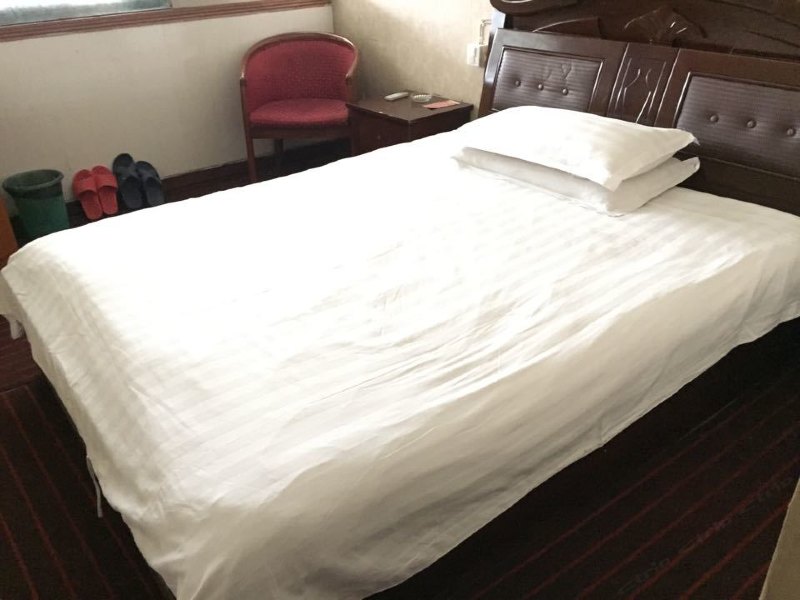 hotelPic