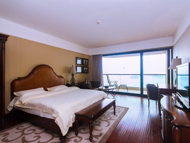 hotelPic