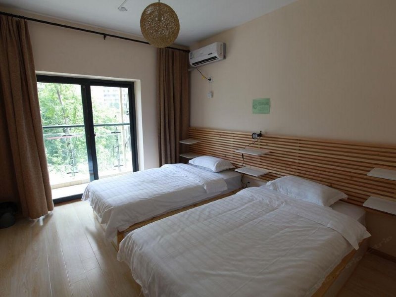 hotelPic
