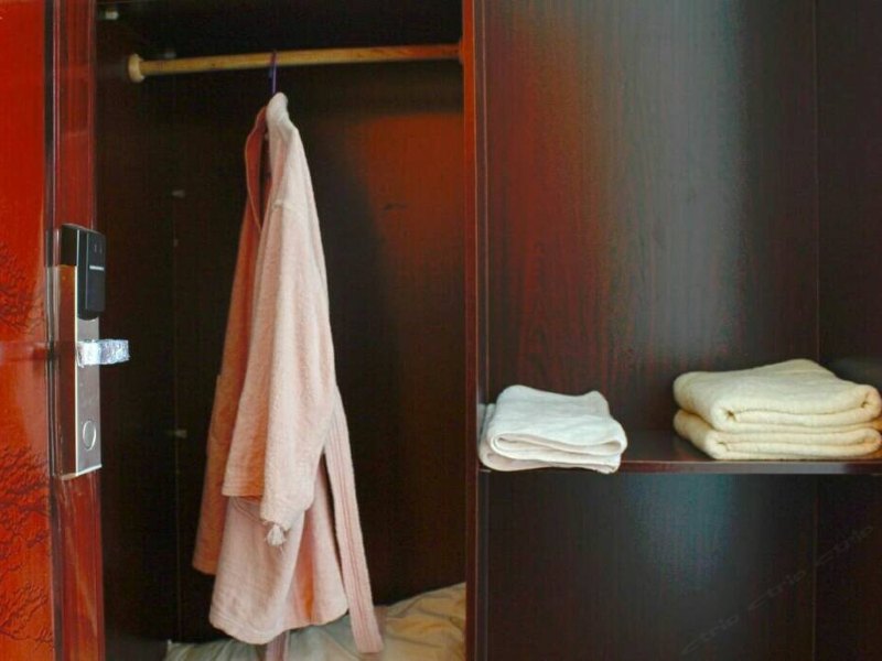 hotelPic
