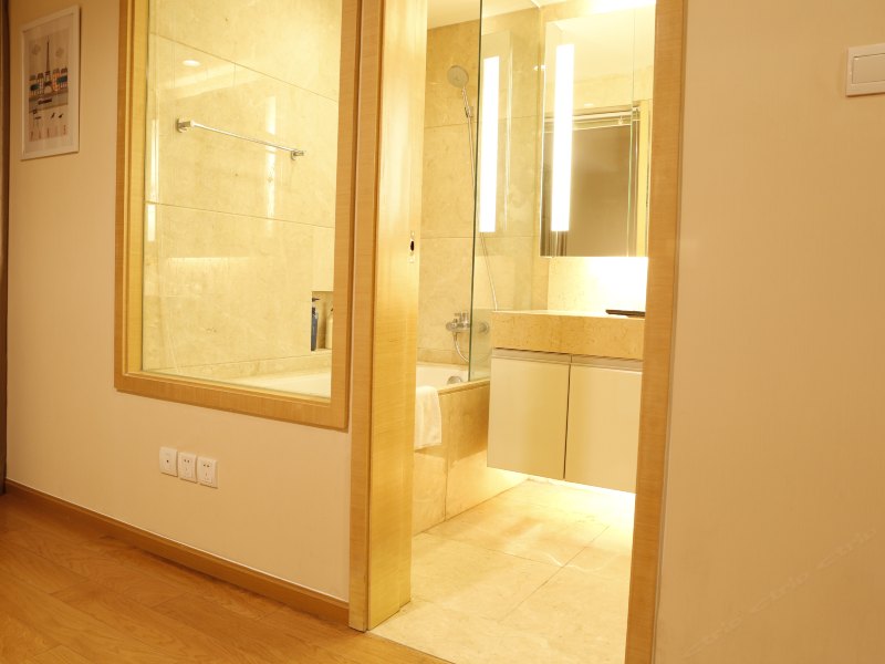 hotelPic