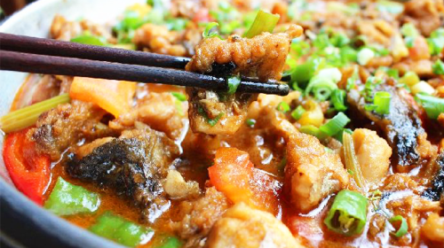 参考菜单: 【菜】:漓江啤酒鱼,荔浦扣肉,螺蛳酿,桂林醋血鸭块,蒸土