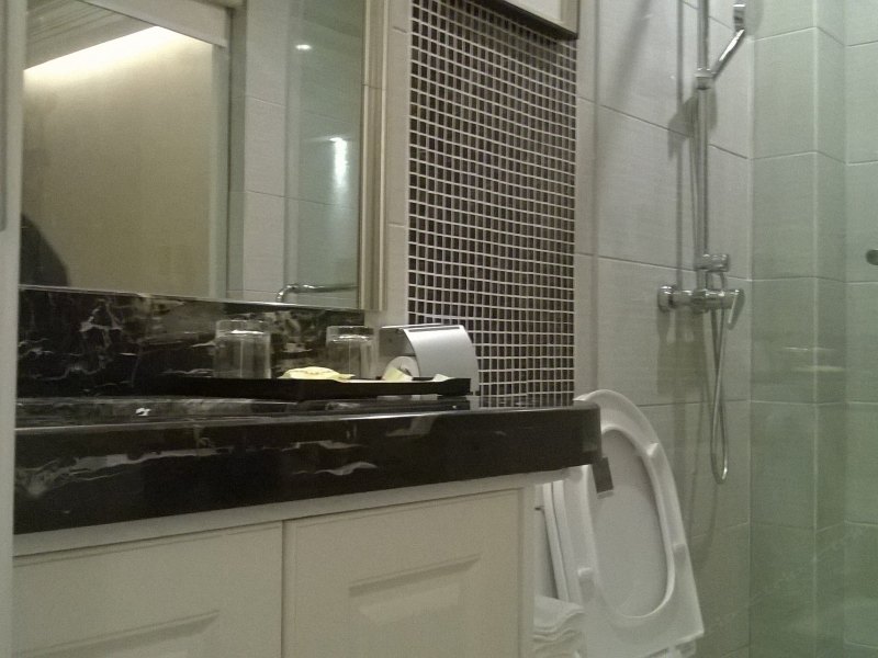 hotelPic