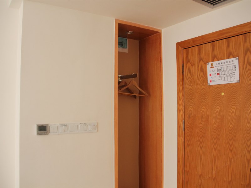 hotelPic
