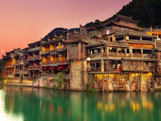 组团去凤凰古城_凤凰古城游跟团多少钱_凤凰古城旅游双飞价格