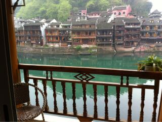 湖南鳳凰古城最佳旅游路線_8月湖南鳳凰古城旅游_湖南鳳凰古城高端品質(zhì)旅游團