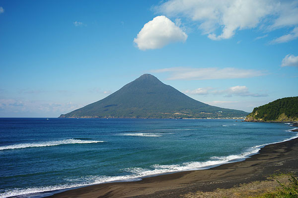 樱岛是鹿儿岛的代表景点,岛上有一座世界上少有的活火山.那么,樱