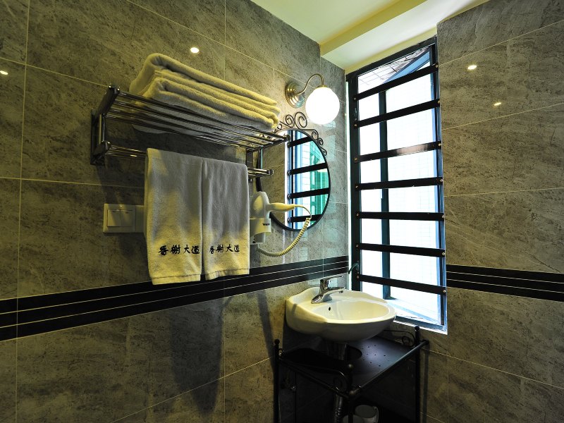 hotelPic