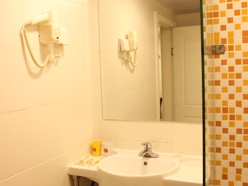 hotelPic
