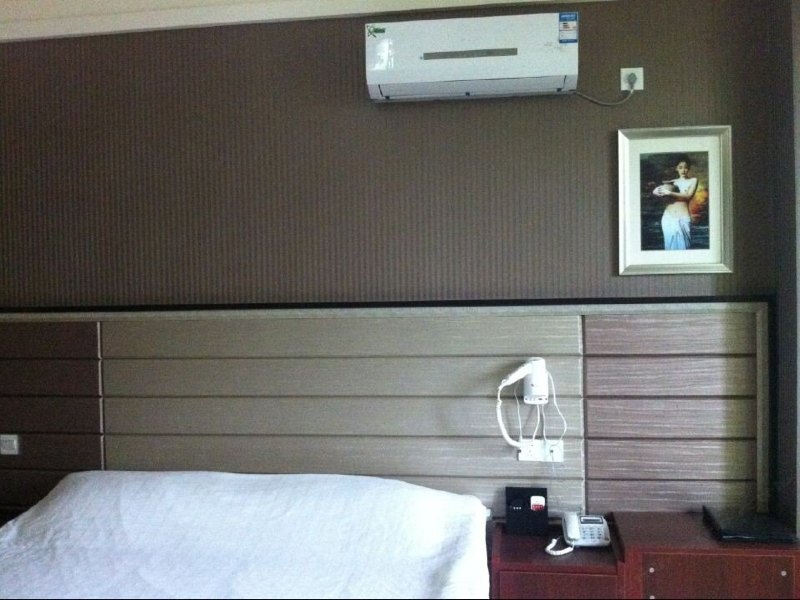 hotelPic