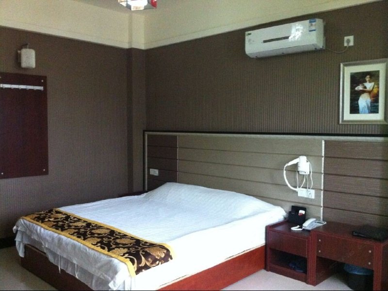 hotelPic
