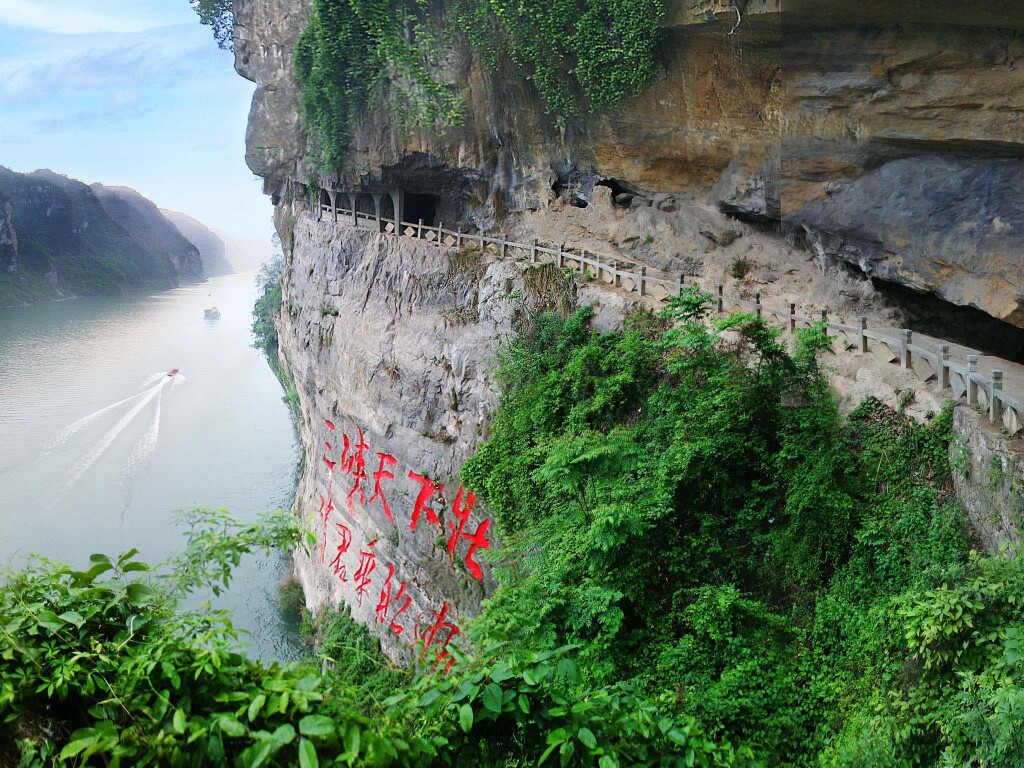 船游西陵峡三峡大坝-葛洲坝自驾2日游住凯旋宾馆 出门就登船 乘精品