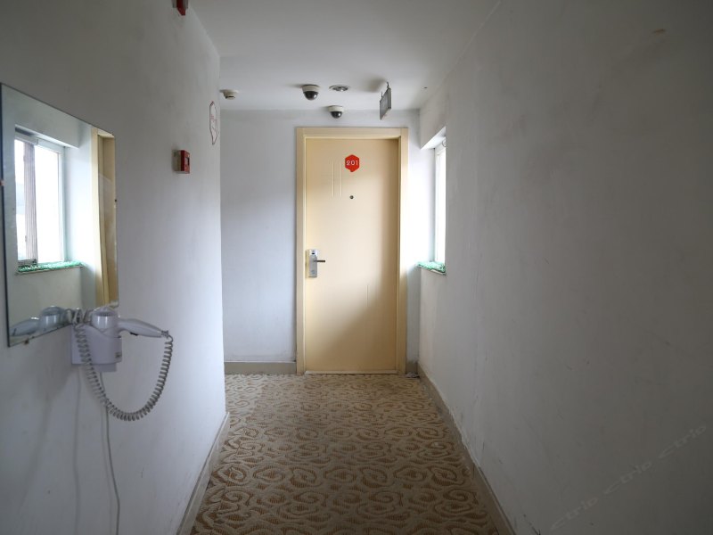 hotelPic