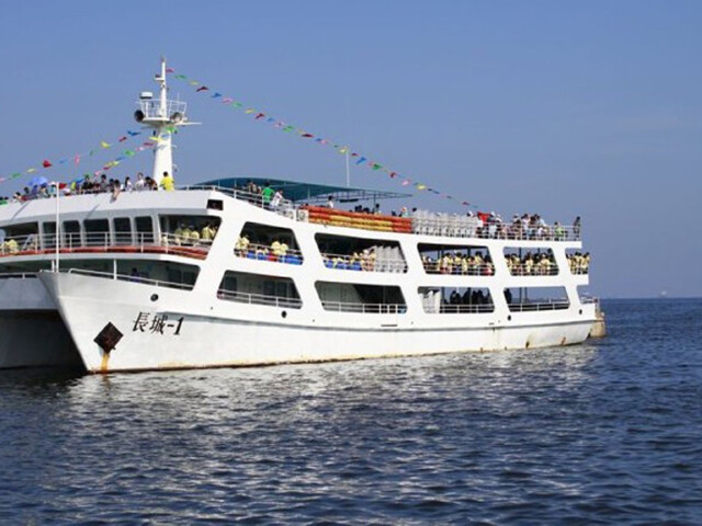 澳合资建造的,在渤海湾是***的一艘旅游观光船