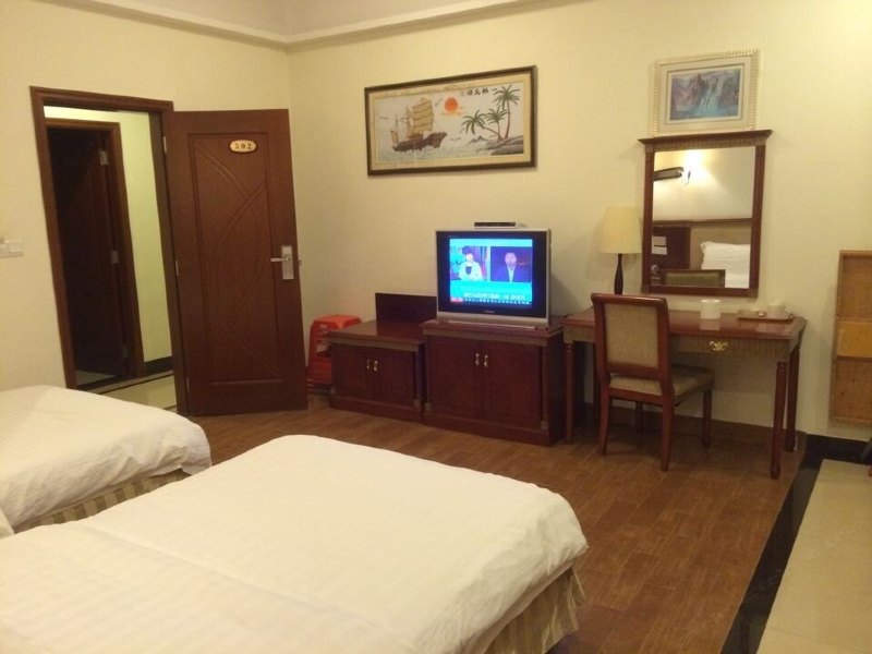 hotelPic
