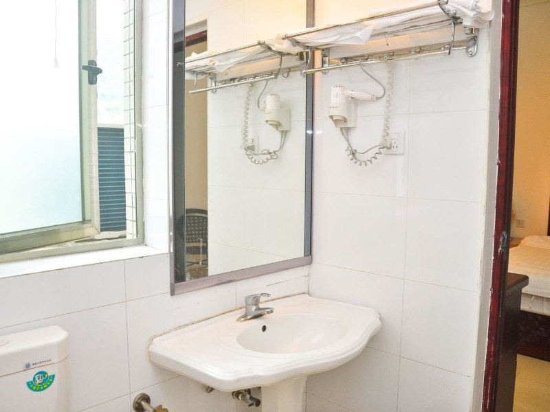 hotelPic