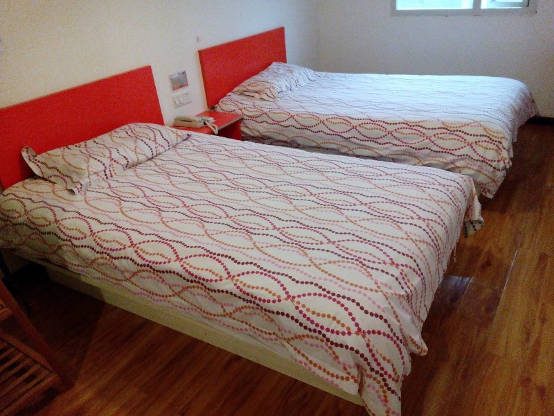 hotelPic