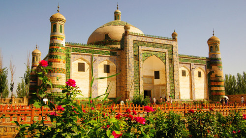 <喀什老城-艾提尕尔清真寺-香妃墓-卡拉库里湖5日游