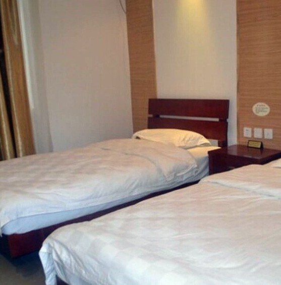 hotelPic