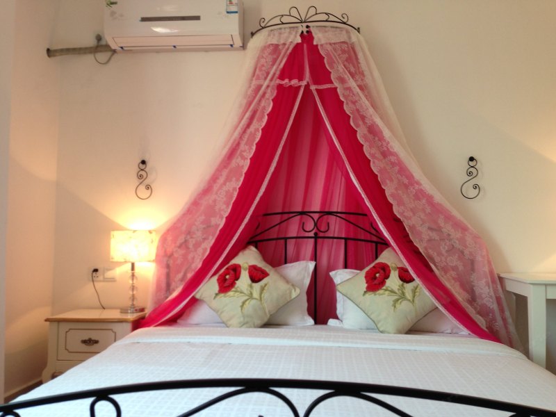 hotelPic