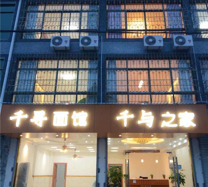 hotelPic