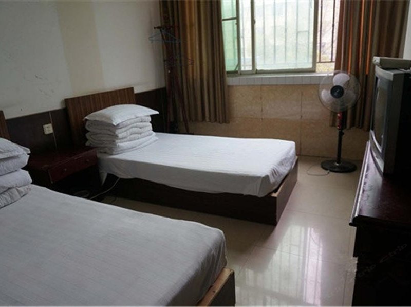 hotelPic