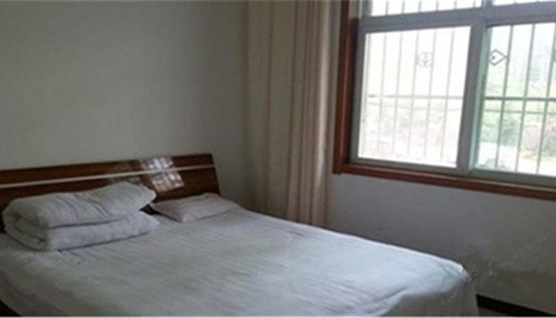 hotelPic