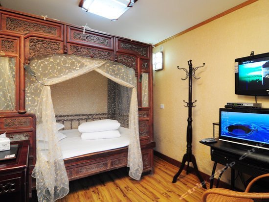 hotelPic