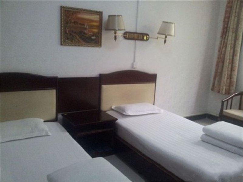 hotelPic