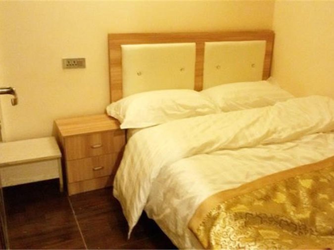 hotelPic
