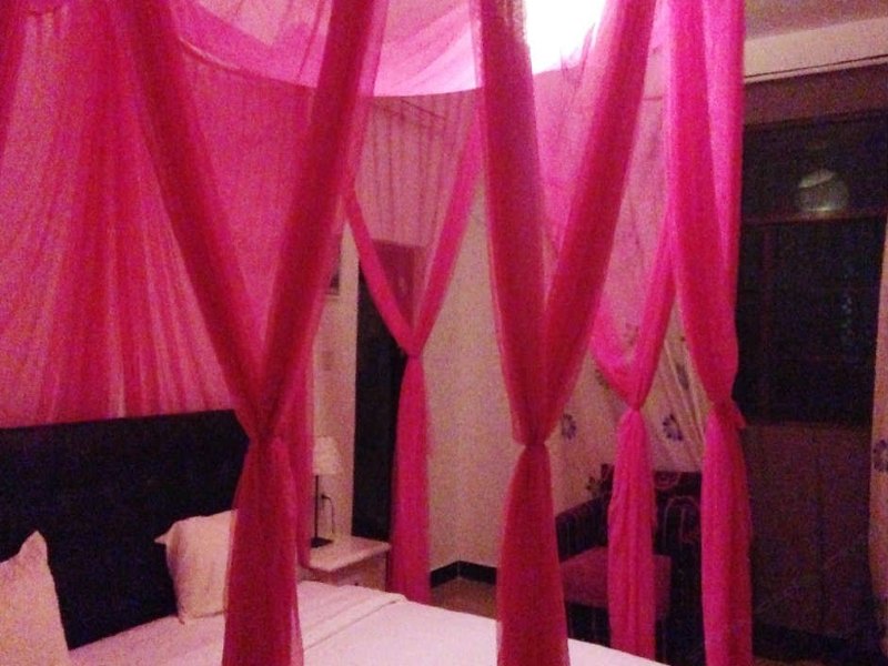 hotelPic