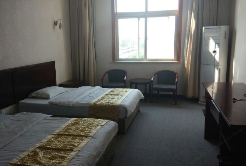 hotelPic