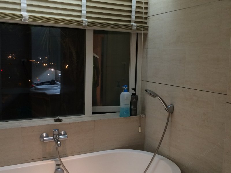 hotelPic
