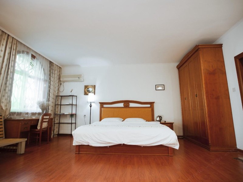 hotelPic