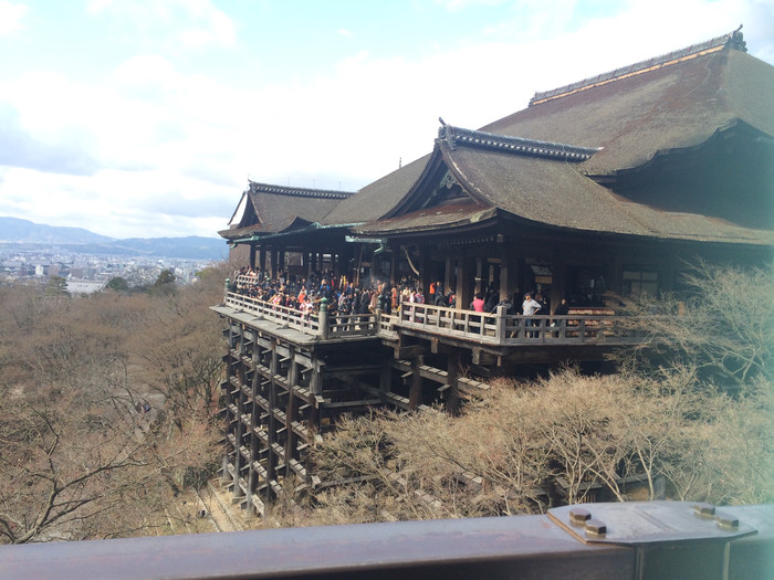 清水寺 柯南里一期剧场版里有这个场面,一模一样