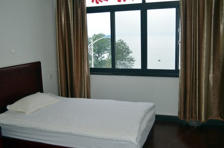 hotelPic