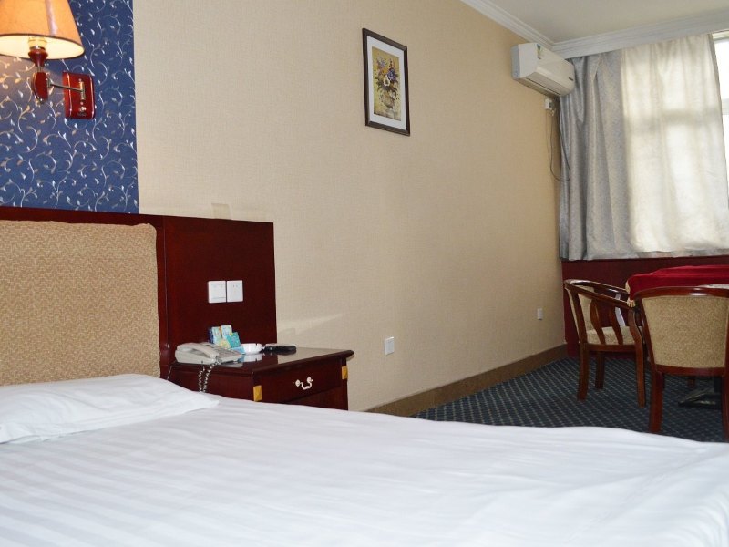 hotelPic