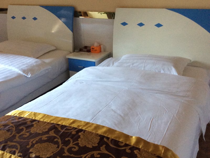 hotelPic