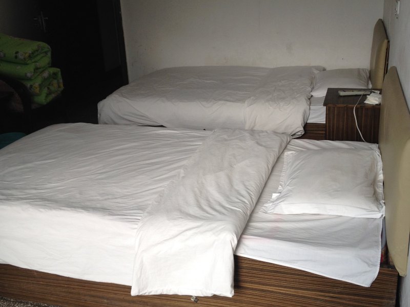 hotelPic