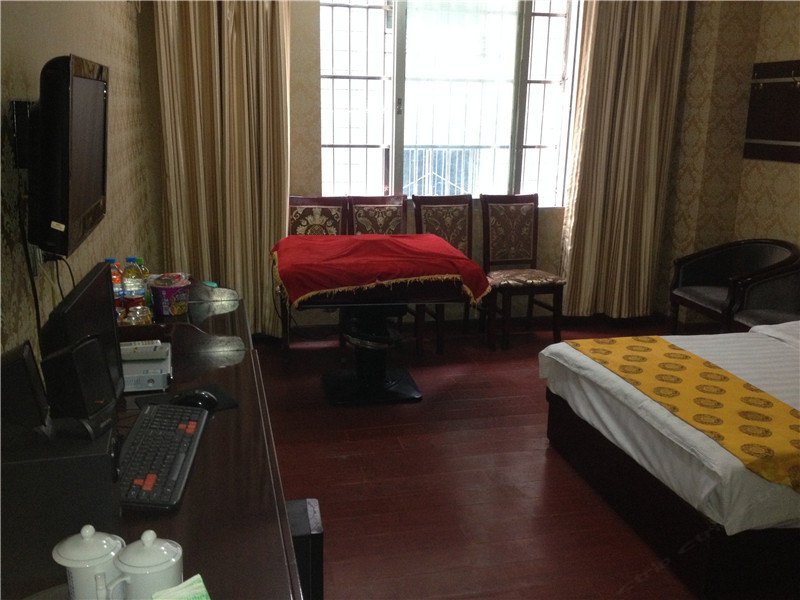 hotelPic