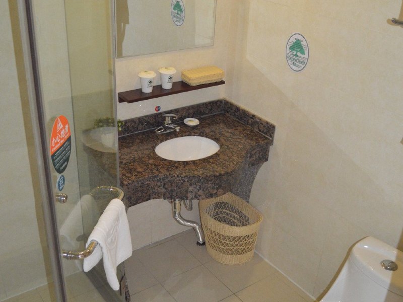 hotelPic