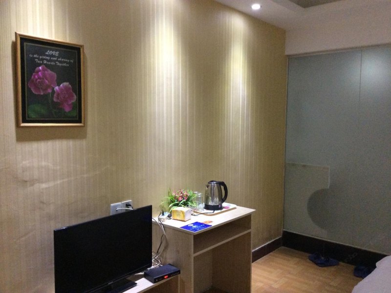 hotelPic