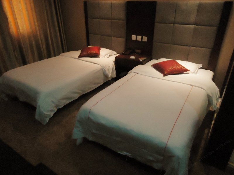 hotelPic