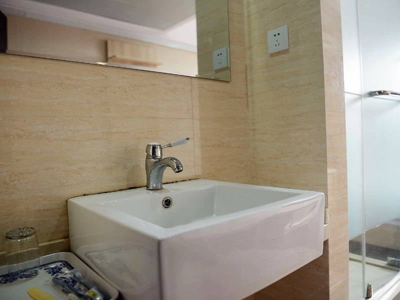hotelPic
