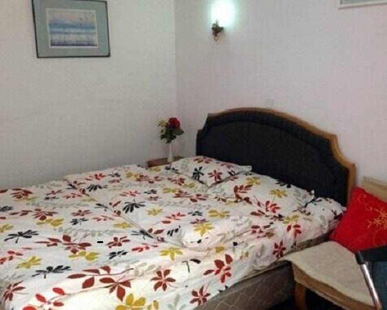 hotelPic