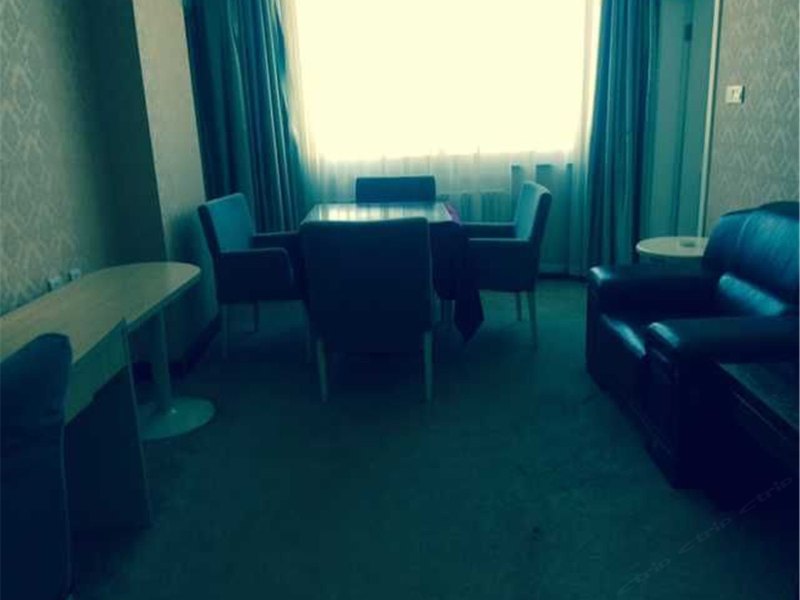 hotelPic