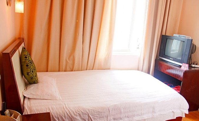 hotelPic