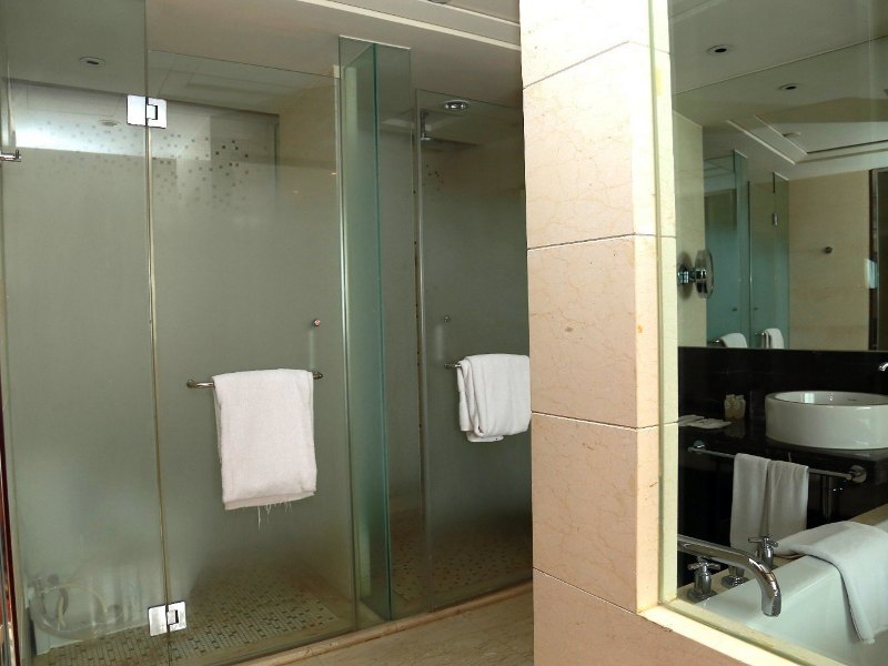 hotelPic