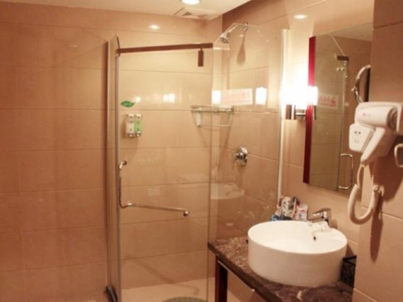hotelPic